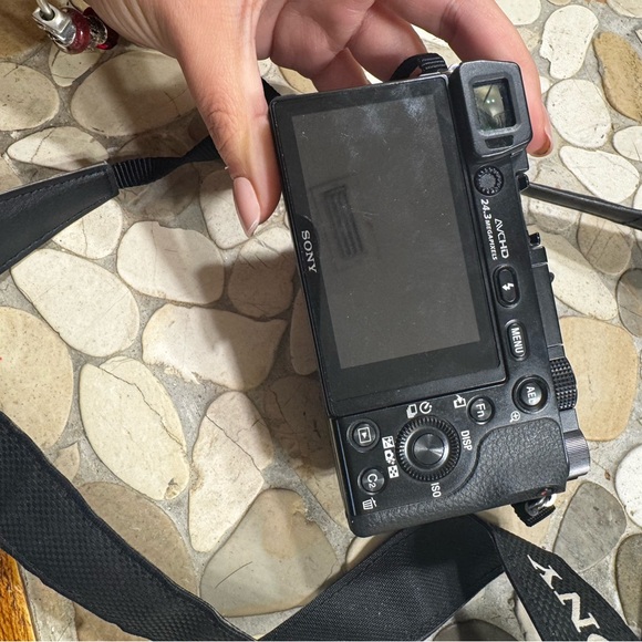 Sony a6000 Camera - Picture 5 of 8